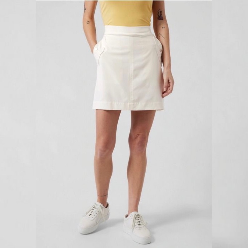 Athleta Women's Vienna Cargo Short in Magnolia White 8